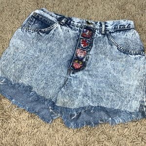 EUC Vintage Chazzz size 9 acid wash shorts